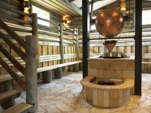 Keski-Euroopan löylytekniikkaa saunassa: mekaanisesti nouseva vesisammio. Kuva (c) Aqua Dome.